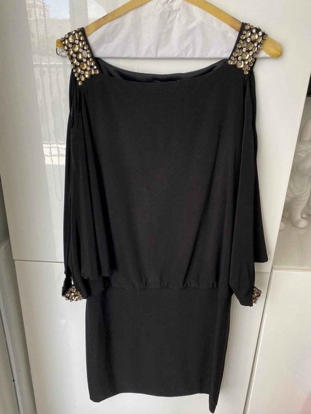 Aqua Dresses Women’s Black Sheath Dress Beaded Shoulders Scoop Neck Party Size 8